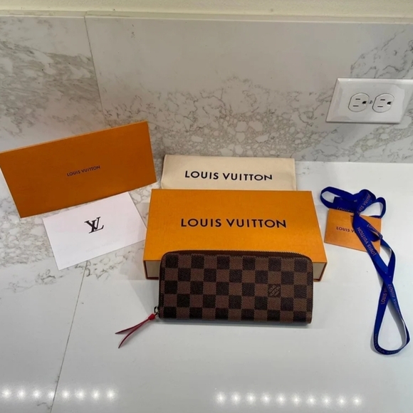 Louis Vuitton Damier Ebene Wallet - Picture 4 of 10